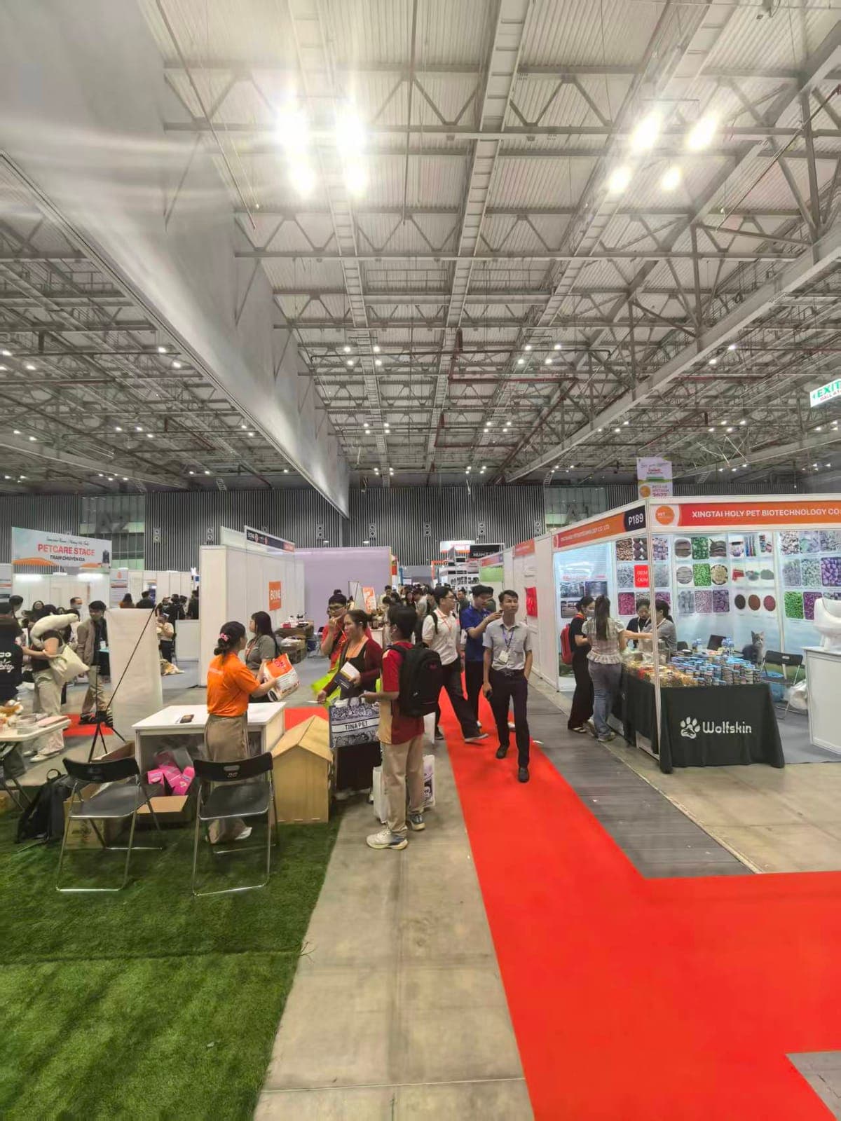 Main aisle of the Saigon Exhibition & Convention Center during Petfair Vietnam 2026.