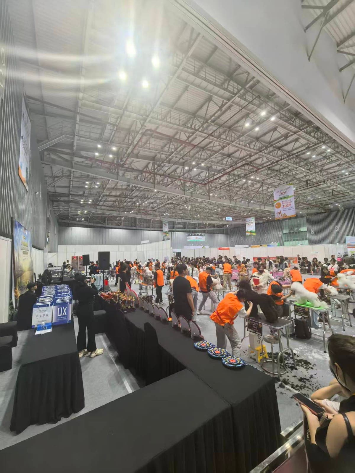 Wide view of the Petfair Vietnam 2026 exhibition hall with buyers and exhibitors.